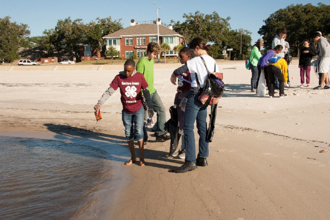 Harrison County 4-H volunteers remove debris from Mississippi beaches. Photo by Agricultural Communications.