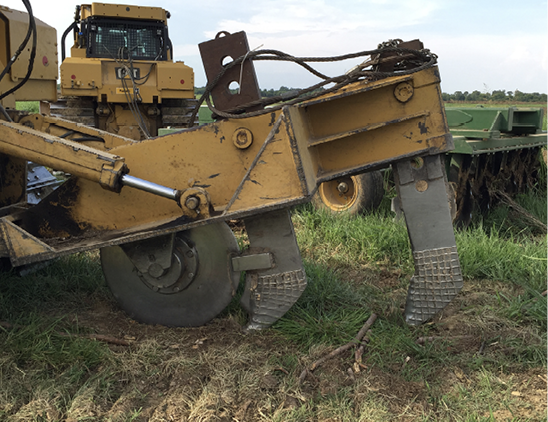 A machine with large metal diggers.