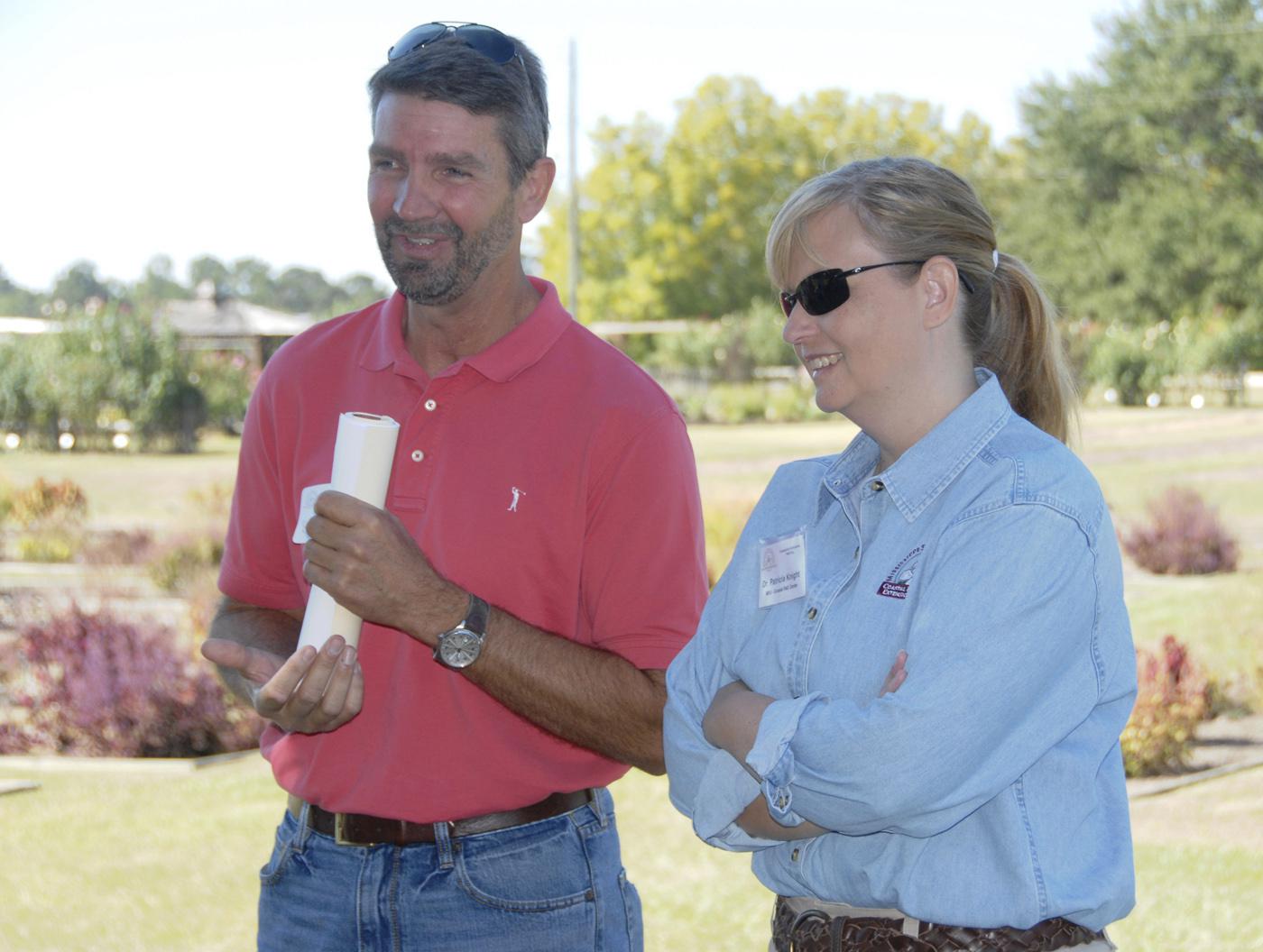 Dan Batson, owner of GreenForest Nursery, visits with Patricia Knight, head of the Mississippi State University Coastal Research and Extension Center, at the 2010 Ornamental Horticulture Field Day. (Photo by Cheree Franco)