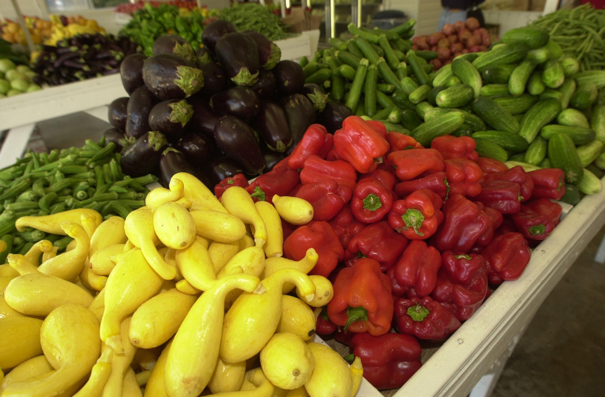 Growers should prepare now for upcoming farmers markets to meet consumers' increasing demand for local produce. (MSU Ag Communications/File Photo)
