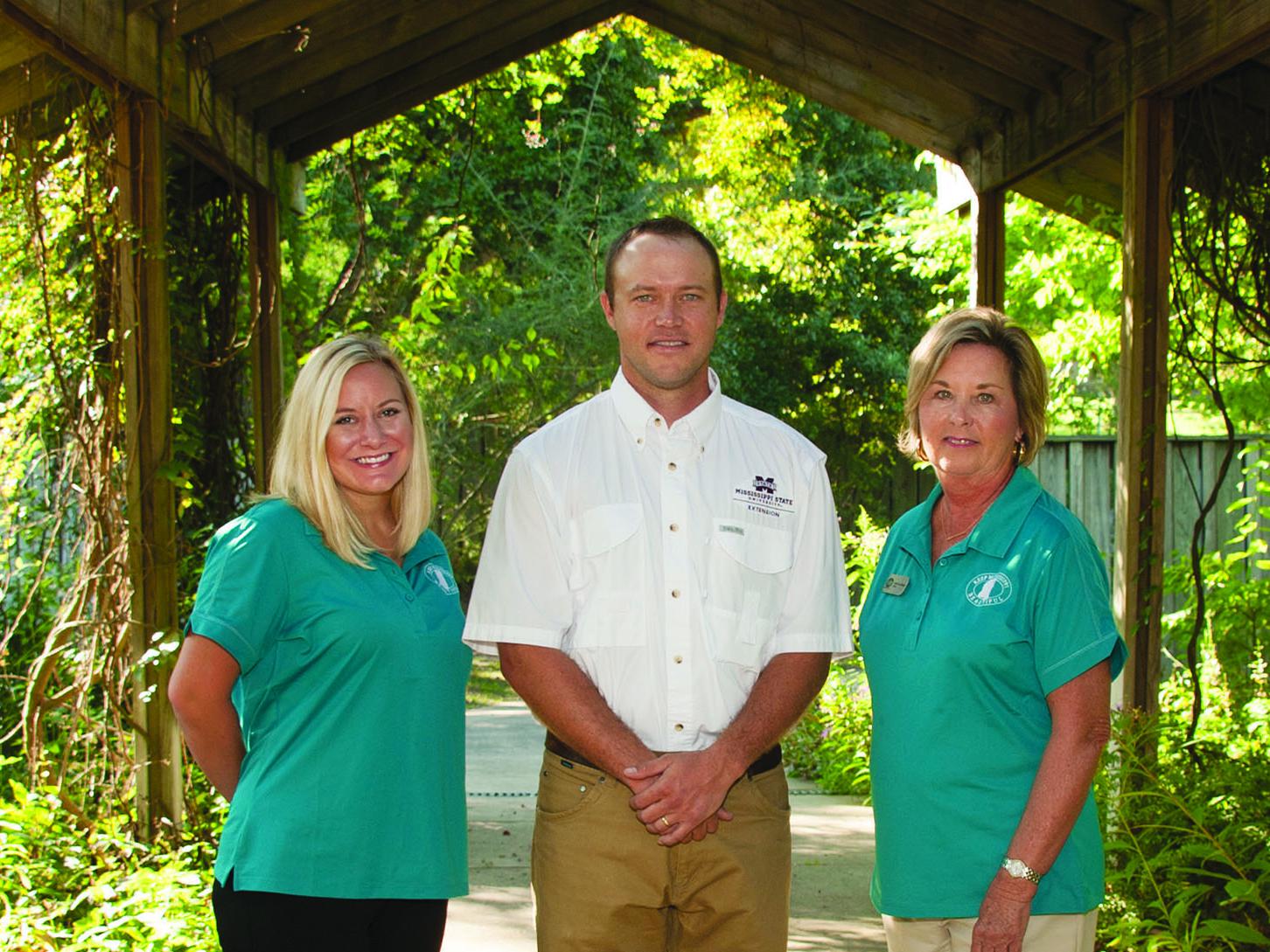 Brett Rushing, an assistant Extension and research professor at the Mississippi State University Coastal Plain Branch Experiment Station, works with Neeley Norman, left, and Sarah Kountouris on the Wildflower Trails of Mississippi, a program coordinated by Keep Mississippi Beautiful intended to turn Mississippi roadsides into pollinator habitats and tourist attractions. Norman is assistant director of Keep Mississippi Beautiful, and Kountouris is director. (Photo by MSU Extension Service/Kat Lawrence)