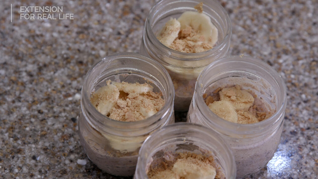 four jars of banana pudding overnight oats
