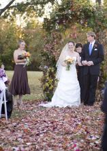 Natural materials , such as autumn leaves and leafy branches, are an inexpensive and environmentally friendly way to decorate for a wedding.