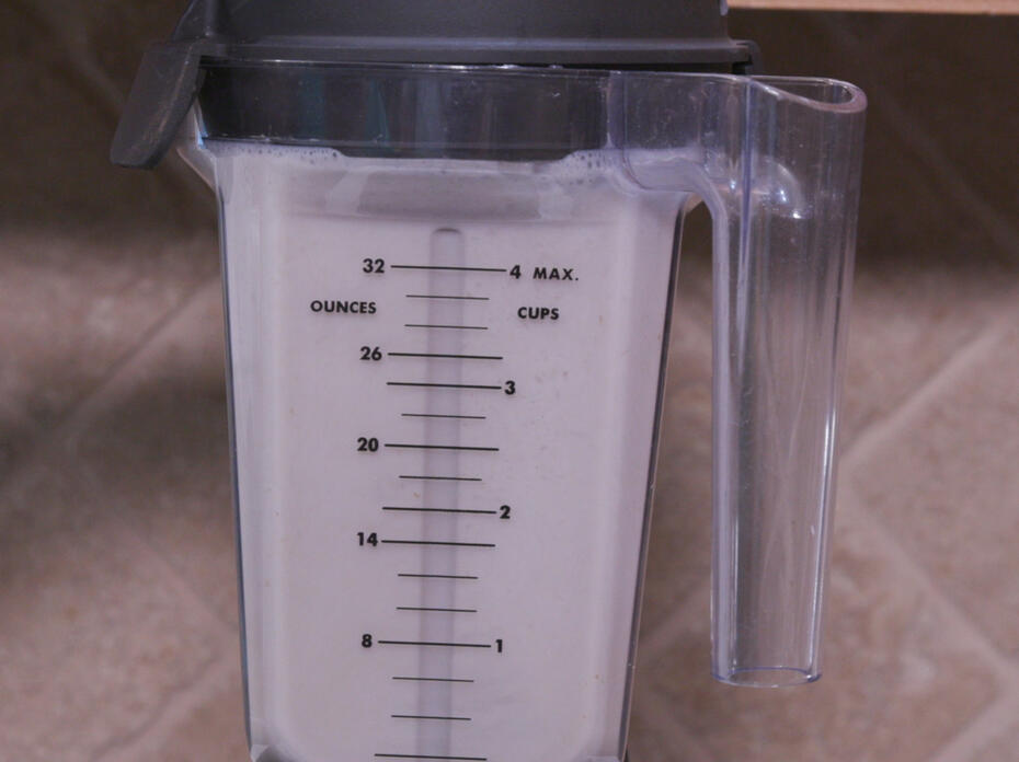 Apple pie smoothie in a blender