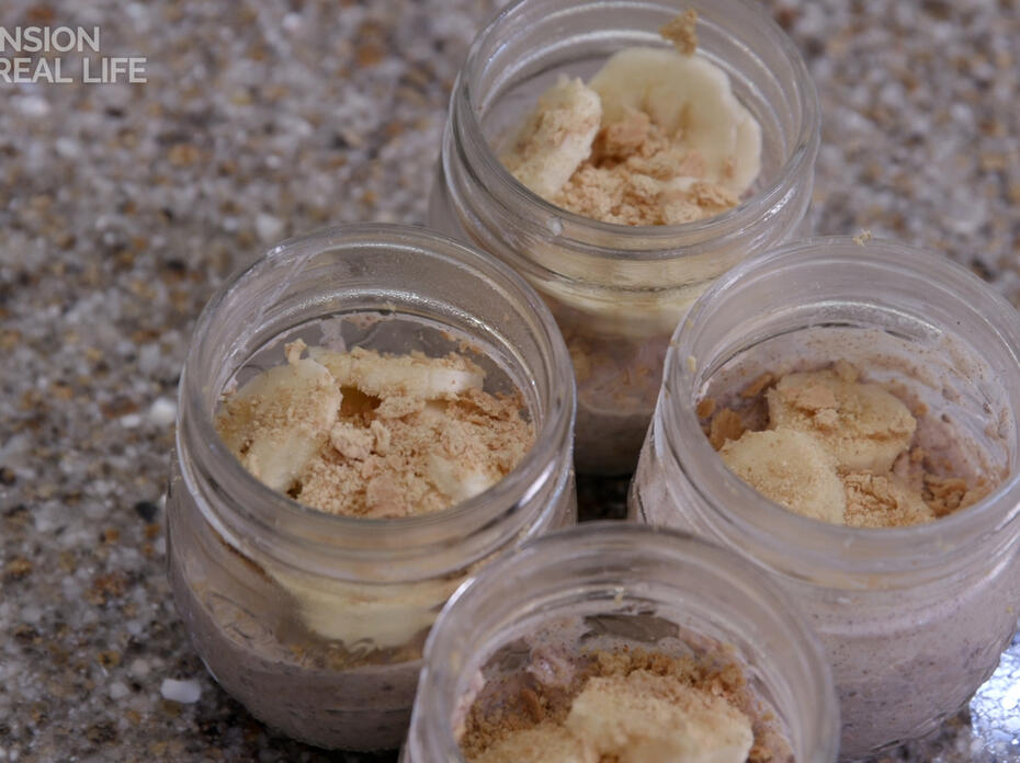 four jars of banana pudding overnight oats