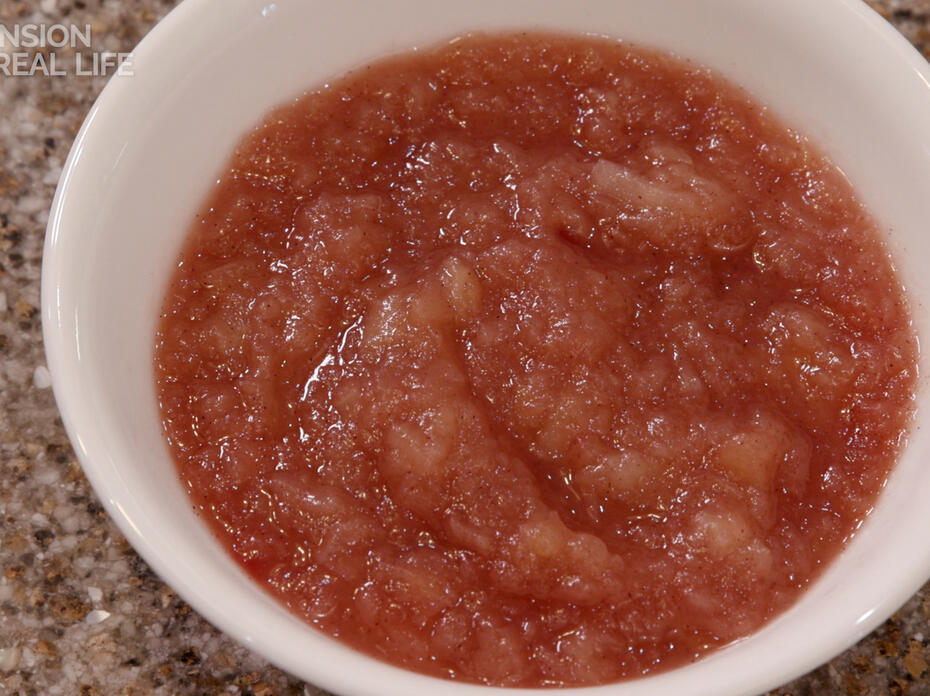 A bowl of applesauce.