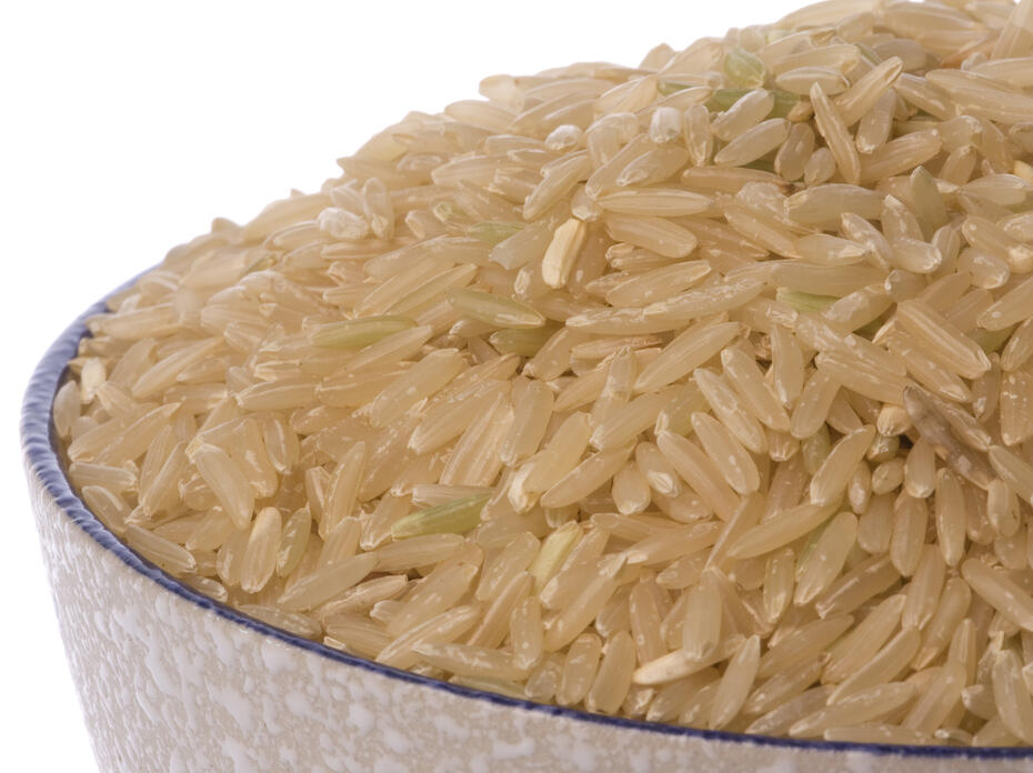 A bowl of uncooked brown rice.